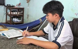 Chắp cánh ước mơ: Cậu học trò nghèo khó nuôi ước mơ làm bác sĩ