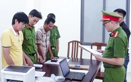 Khởi tố, bắt tạm giam 2 huấn luyện viên bóng đá Khánh Hòa