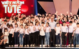 Cảm ơn ông Chắt - 'người cha' của 300 trẻ em, bà Bình - 'người mẹ' nuôi con người khác 21 năm