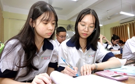 Cấm dạy thêm với học sinh chính khóa: Đồng ý với bộ trưởng, nhưng...