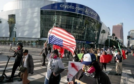Ông Trump được gì từ những bất ổn tại Los Angeles?