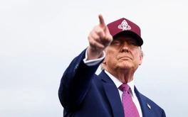 Làm rõ tin đồn Tổng thống Trump cấm người có thẻ xanh quay lại Mỹ