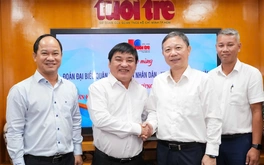 Bí thư, chủ tịch quận 1 thăm, chúc mừng báo Tuổi Trẻ