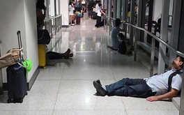 Cục Hàng không yêu cầu làm rõ vụ hành khách 'mắc kẹt' ở  Tân Sơn Nhất giữa đêm