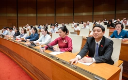 Quốc hội thông qua các quy định mới 'siết' quảng cáo với người nổi tiếng