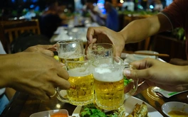 Làm việc có nhất thiết phải qua bàn nhậu?