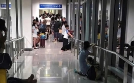 Sân bay Tân Sơn Nhất báo cáo vụ đoàn khách bị 'mắc kẹt' lúc rạng sáng: Do phối hợp chưa chặt chẽ