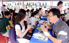 Ngày hội giải đáp thắc mắc nguyện vọng xét tuyển đại học 2025 tại Hà Nội, TP.HCM