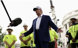 Ông Trump lấp lửng chuyện can thiệp quân sự vào Iran