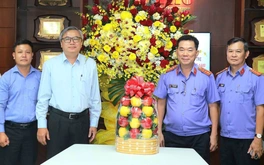 Công an, Viện kiểm sát, Tòa án nhân dân TP.HCM thăm, chúc mừng báo Tuổi Trẻ