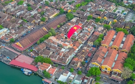 Tour du lịch mới ở Hội An: Ngắm phố cổ tuyệt đẹp từ dù lượn