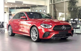 Tin tức giá xe: Mercedes-Benz E-Class giảm tới gần 680 triệu, giá thực tế chỉ ngang Camry ra biển