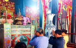 Khách đổ xô về Hà Tiên nhân kỷ niệm 290 năm ngày mất Đức khai trấn Mạc Cửu