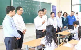 Thi tốt nghiệp THPT 2025: 2 bộ đề thi cho 2 đối tượng
