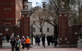 Xếp hạng tín nhiệm của Đại học Harvard vẫn vững trước áp lực từ chính quyền