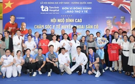 Cựu danh thủ 'Man đỏ' ấn tượng với Bệnh viện Tâm Anh