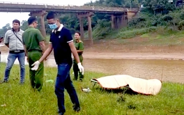 Phát hiện thi thể nam thanh niên vướng vào lưới đánh cá, hai tay bị trói