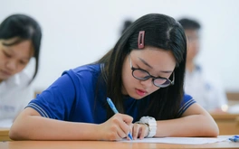 Thí sinh bắt đầu thi môn văn kỳ thi tốt nghiệp THPT 2025