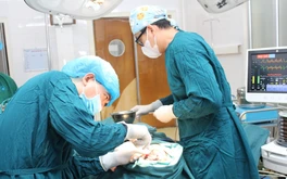 Mảng đen trên da trẻ không chỉ là thẩm mỹ mà còn tiềm ẩn nguy cơ ung thư