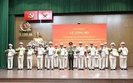 Đại tướng Lương Tam Quang trao quyết định cho 34 giám đốc công an tỉnh, thành phố