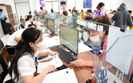 Chi tiền thuê 32 xe đưa đón cán bộ, công chức Bình Phước qua Đồng Nai làm việc