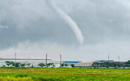 Xuất hiện vòi rồng ở Bắc Ninh; Sơn La mưa trắng trời