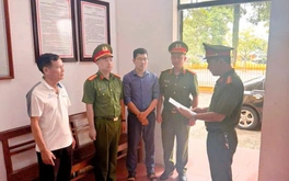Chiếm đoạt tiền bảo hiểm y tế của học sinh, kế toán trường học ở Phú Thọ bị bắt