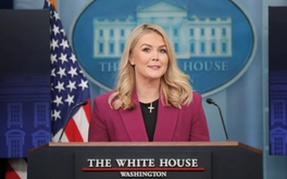 Thư ký báo chí Nhà Trắng bị chỉ trích vì ca ngợi ông Trump quá đà