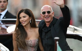Đám cưới tỉ phú Jeff Bezos khép lại với tiệc ngủ hoành tráng, bất chấp biểu tình căng thẳng