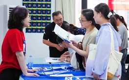 Một gia đình Trung Quốc mất hơn 110.000 USD vì tin lời chạy trường điểm cho con