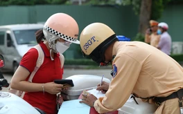 Nhiều người chạy xe lên vỉa hè bị xử lý, không dám tái phạm vì tiền phạt cao