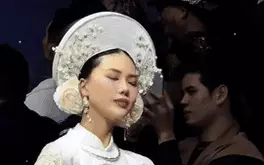 Hoa hậu Bùi Quỳnh Hoa 'nhập đồng' khi diễn thời trang Thoải mộng