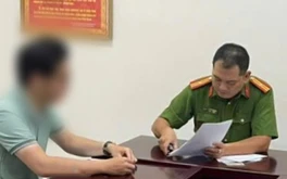 Đã xác định nam thanh niên 'thoát y' đuổi theo cô gái trong đêm trên phố Hà Nội