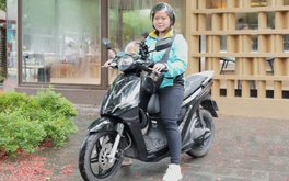 Nữ tài xế Xanh SM Bike: 'Kiếm được 22,5 triệu/tháng, nghỉ 3 tiếng/ngày, nhàn hơn chạy xe xăng'