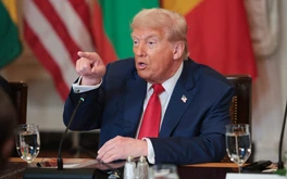 Ông Trump khen tiếng Anh của tổng thống Liberia: 'Ngài học ở đâu mà nói hay vậy?'