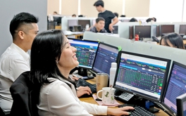 Tổ chức quốc tế đồng loạt sửa dự báo kinh tế Việt Nam, 'sóng' tiền dồn dập vào chứng khoán
