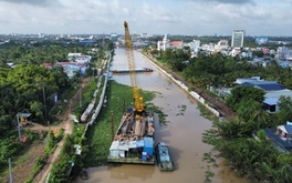 Đường 2.000 tỉ dọc sông Bảo Định chậm tiến độ, chủ tịch tỉnh yêu cầu 'vướng đâu, gỡ đó'