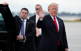 Quan chức cấp cao Iran dọa 'tấn công bằng drone khi ông Trump đi tắm nắng'?