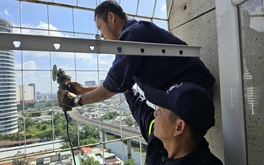 Nhiều cư dân chung cư ở TP.HCM tháo 'chuồng cọp', mở lối thoát nạn sau vụ cháy cư xá Độc Lập