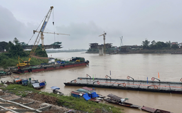 Cầu phao và phà quân sự qua khu vực cầu Phong Châu vẫn chưa thể hoạt động