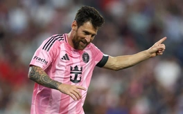 Ronaldo khen Messi 'hay hơn phần còn lại của làng bóng đá'