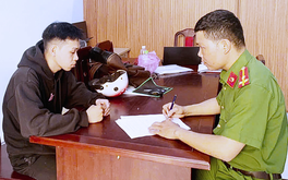 Nam thanh niên giật dây chuyền vàng của cụ bà 83 tuổi bán vé số