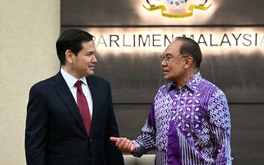 Thủ tướng Malaysia nói đùa muốn giữ hộ chiếu
 của Ngoại trưởng Mỹ để ông ở lại lâu hơn