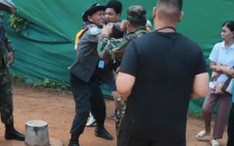 Thái Lan bắt giữ cựu kiểm lâm đấm binh sĩ Campuchia tại đền Ta Muen Thom