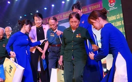 Thế hệ áo xanh thời 'số hóa' tri ân thế hệ 'đào núi, lấp biển'