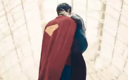 Tại sao Ấn Độ cắt cảnh hôn của Superman nhưng vẫn duyệt cảnh cưỡng hiếp phụ nữ?