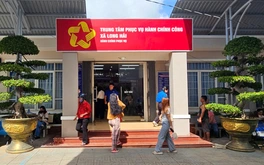 ‘1 kèm 1’ ở trung tâm hành chính công xã Long Hải, TP.HCM