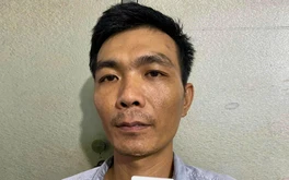 Bắt khẩn cấp kẻ tát liên tiếp người phụ nữ đang ôm con nhỏ rồi phát livestream trên TikTok