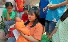 Bé trai còn nguyên cuống dây rốn bị bỏ rơi trước cổng trung tâm nhân đạo ở phường Dĩ An, TP.HCM
