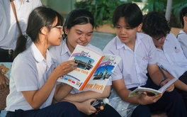Toàn bộ thí sinh điểm 10 môn toán và tiếng Anh đều thi chương trình mới